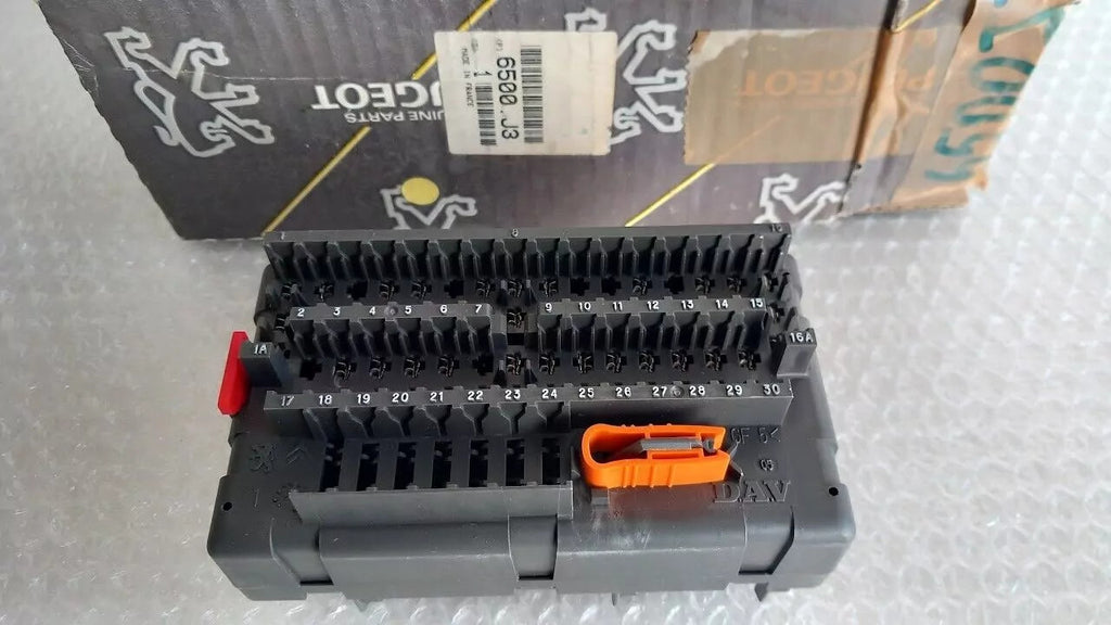 Fuse Box fits Peugeot Citroen Xsara Berlingo 6500J3 9621492680 Genuine View Front