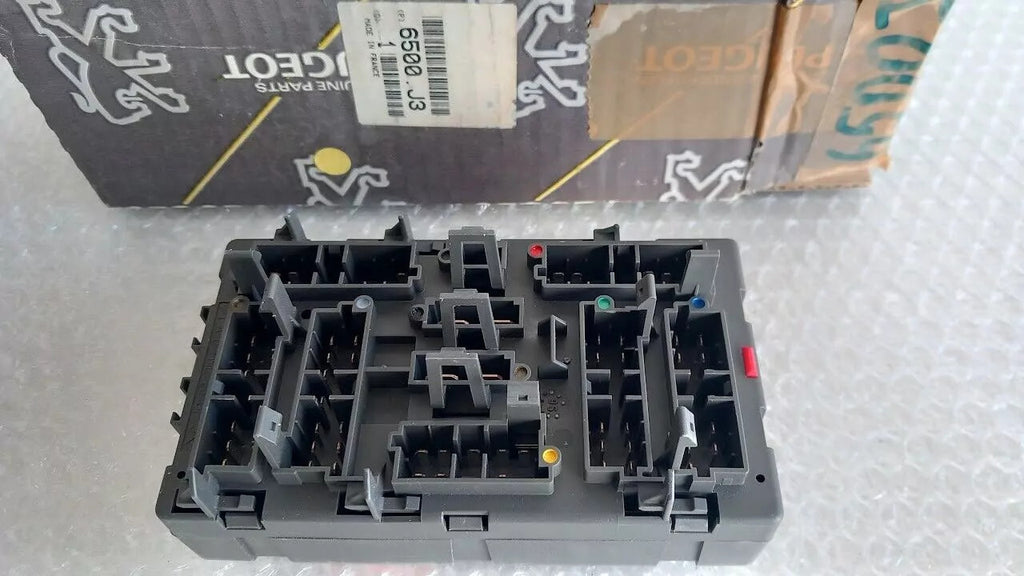 Fuse Box fits Peugeot Citroen Xsara Berlingo 6500J3 9621492680 Genuine View Rear