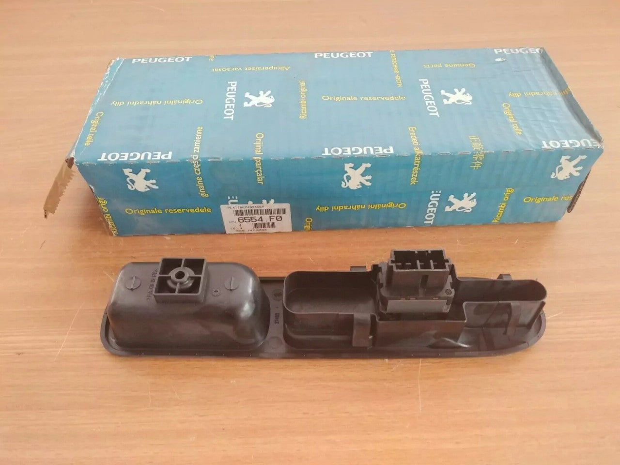 Switch Window Front Passenger fits Peugeot 307 6554F0 Genuine View Rear