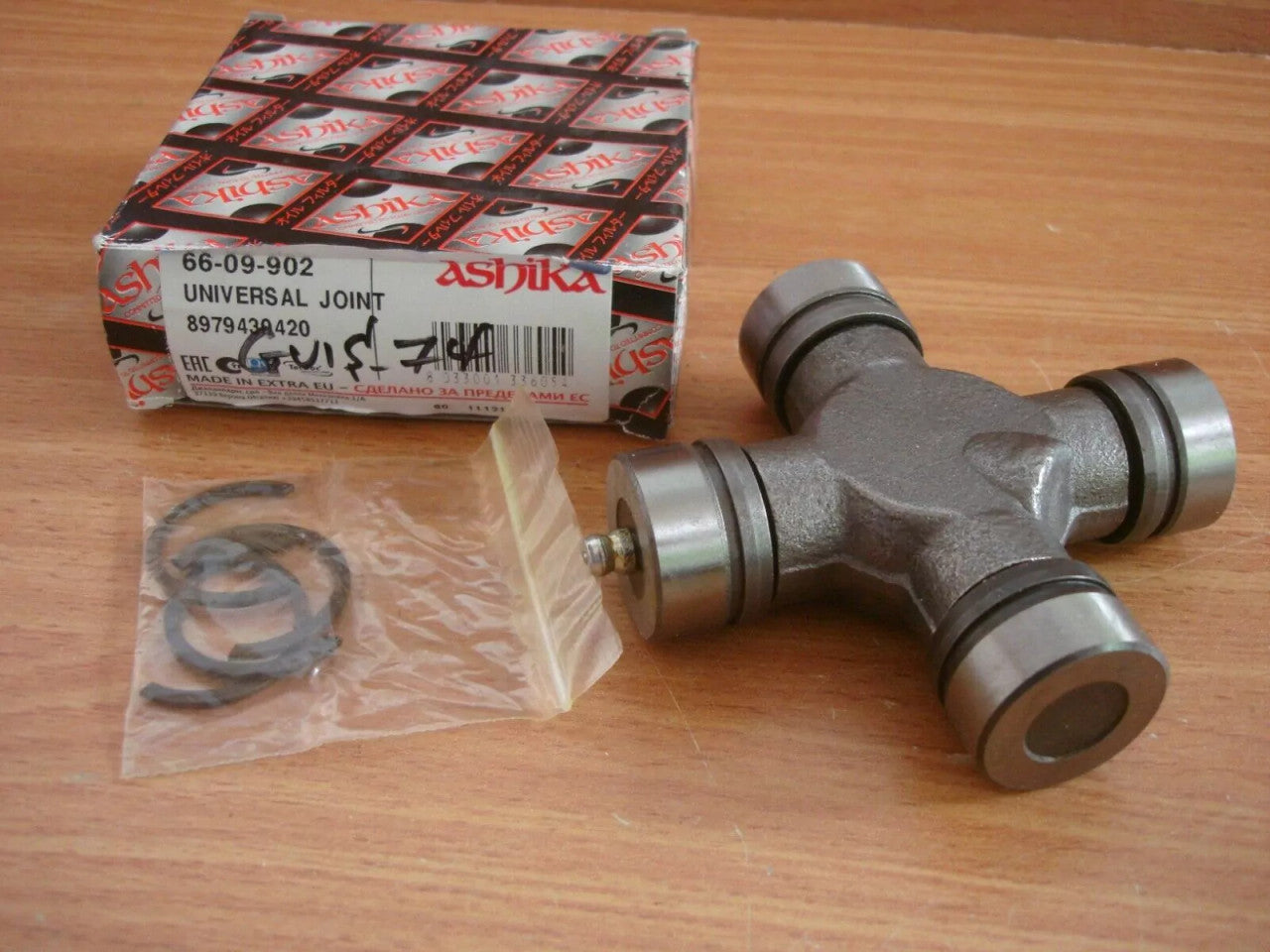Universal Joint fits Isuzu D-Max TFS TFR Chevrolet LUV 29x70x96 Inside Snaprings 66-09-902 View Front