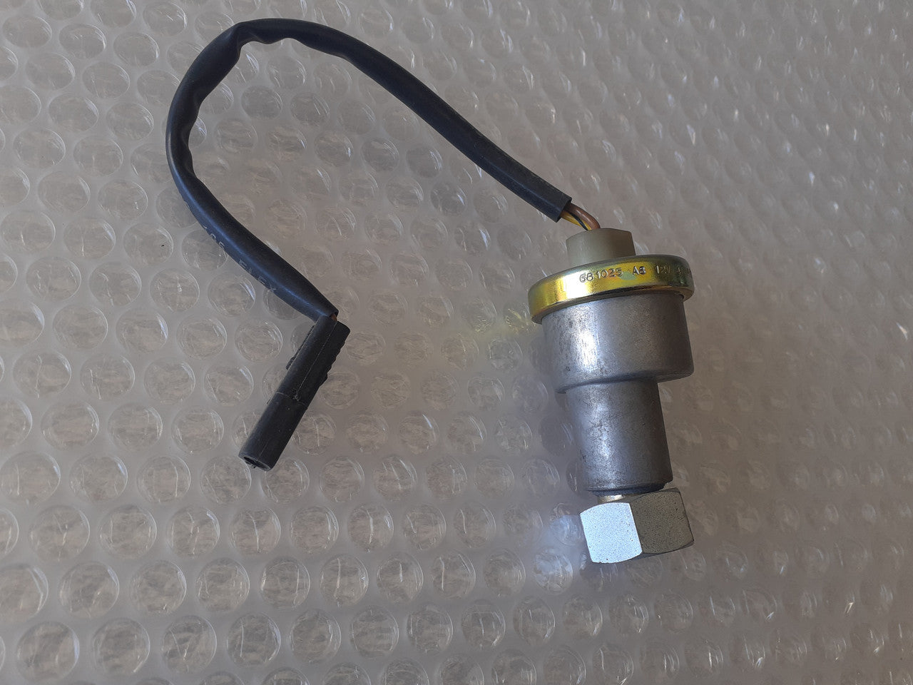 Speedo Sensor Odometer fits Fiat Lancia Alfa Romeo 681025 View Front