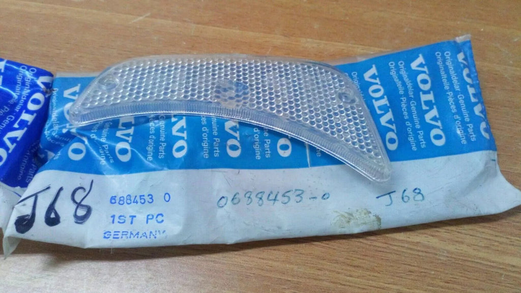 Parking Lens Right fits Volvo 140 688453 Genuine View Rear