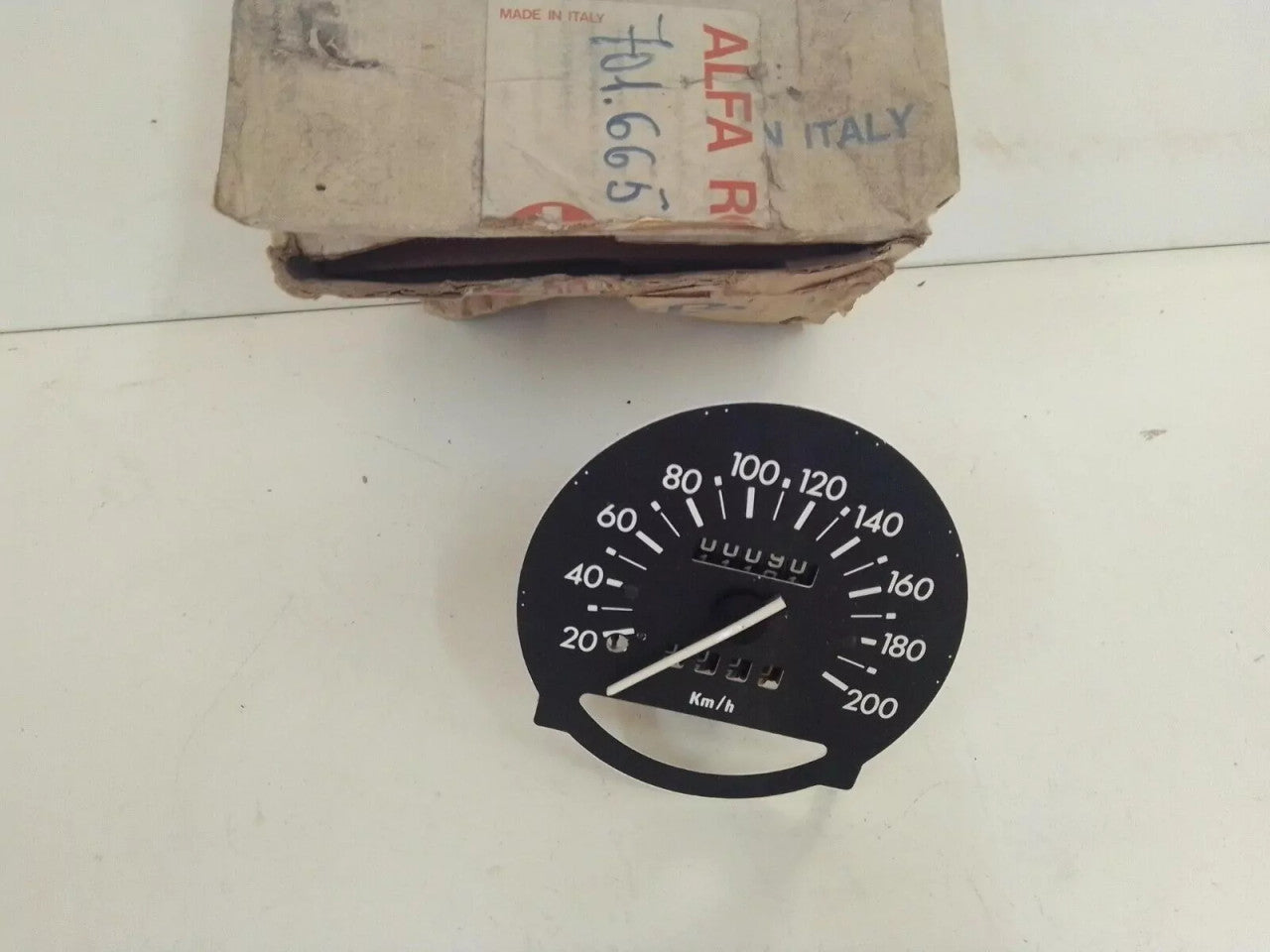 Speedometer Gauge fits Alfa Romeo 701665 Genuine View Front