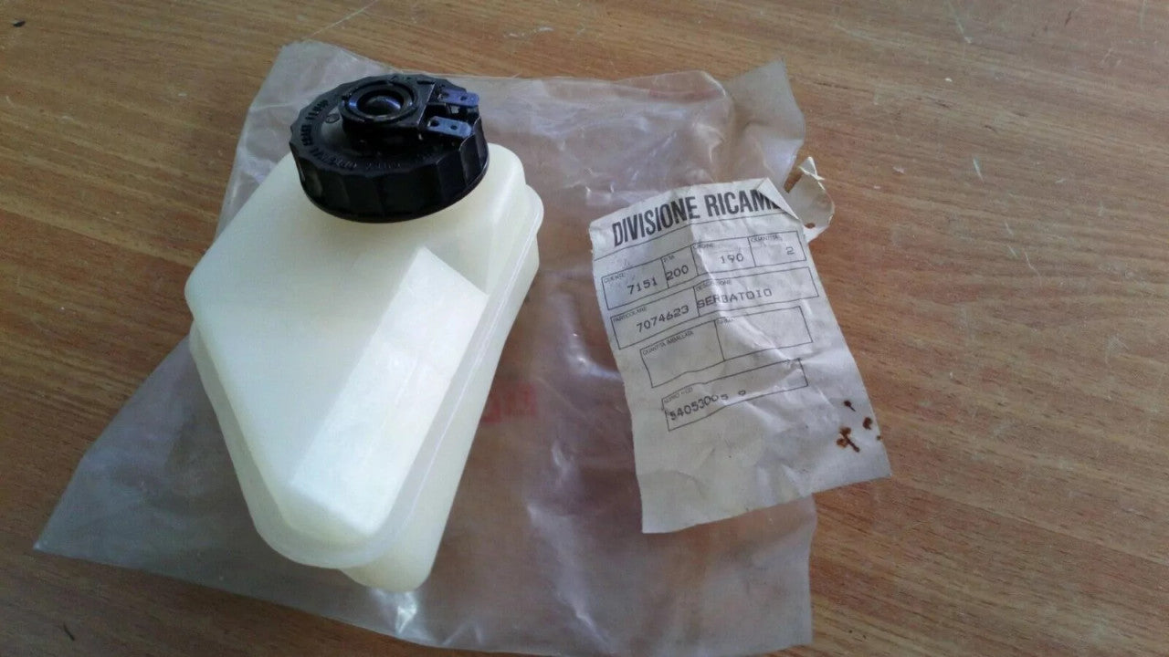 Brake Master Cylinder Tank fits Fiat Mille Elba Uno Duna 7074623 Genuine View Front