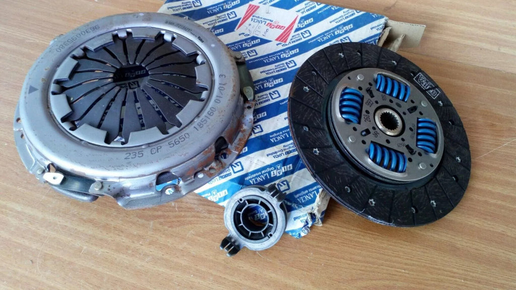 Clutch Kit fits Fiat Ulysse Scudo 71711641 Genuine View Front