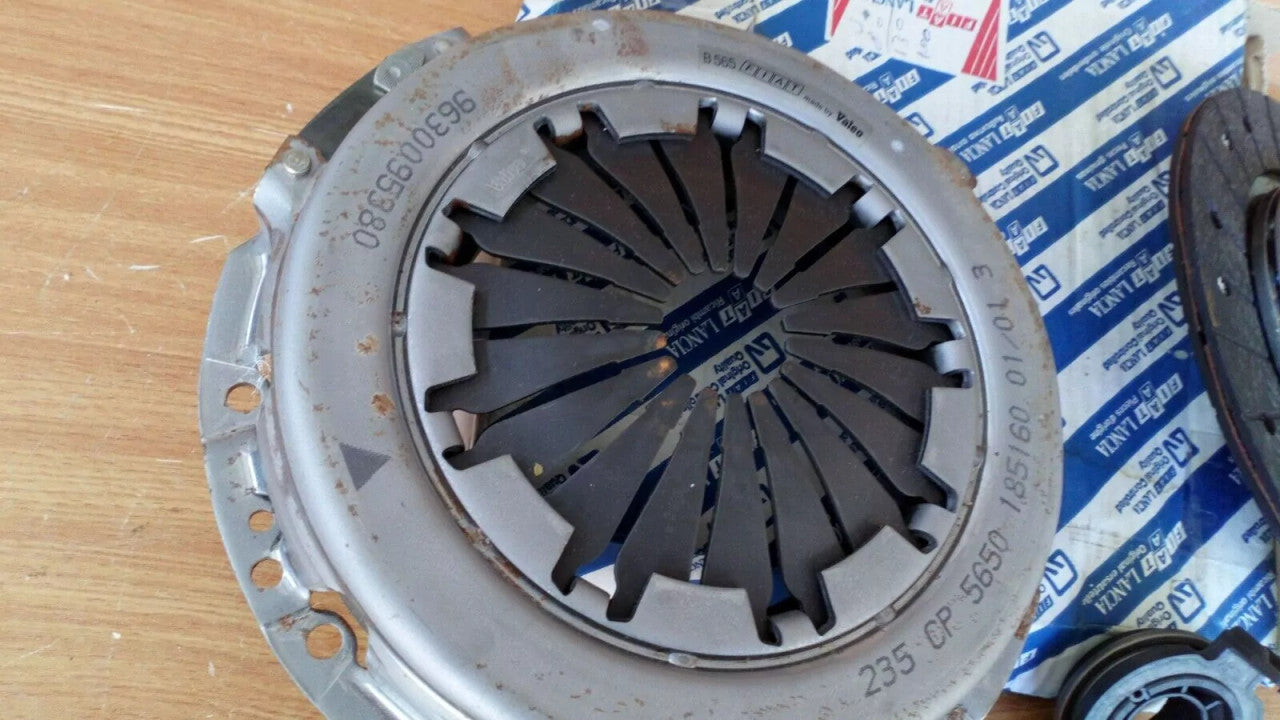 Clutch Kit fits Fiat Ulysse Scudo 71711641 Genuine View Right