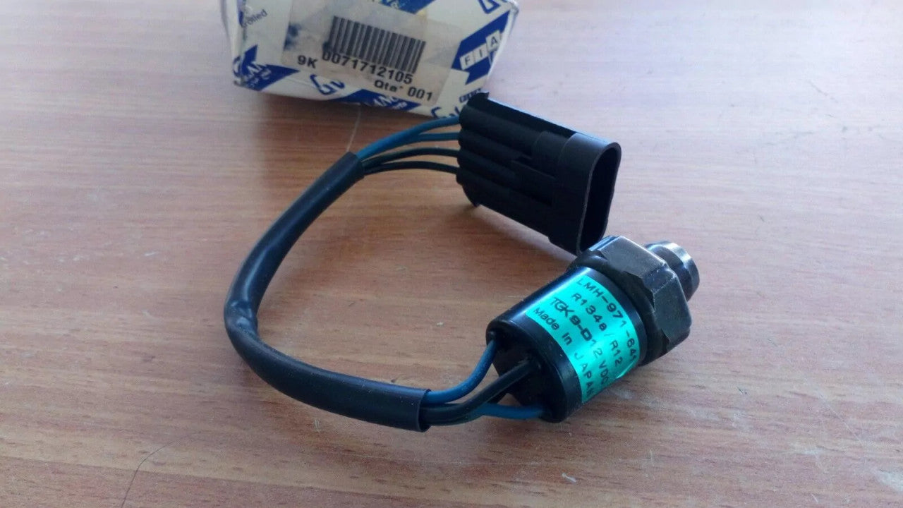 Air Condition Pressure Switch fits Fiat Ducato 71712105 Genuine View Front