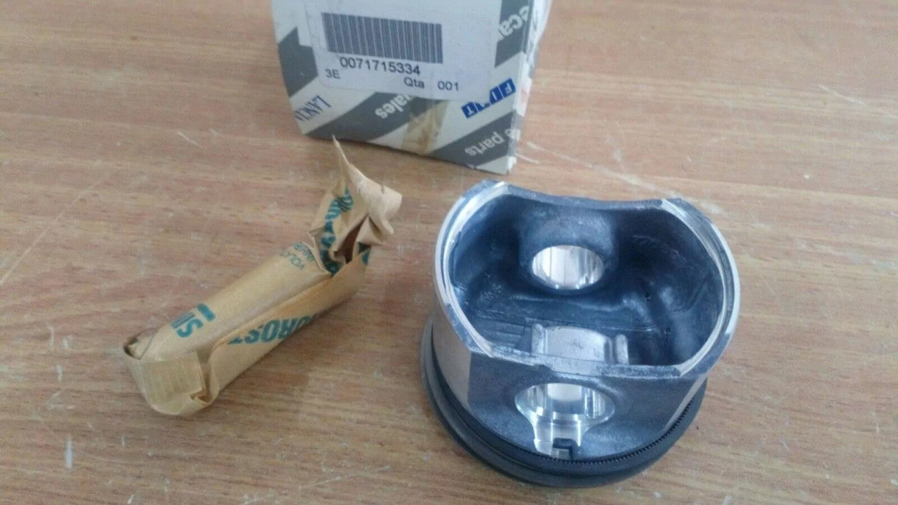 4x Pistons fits Fiat Lancia 1242cc 71715334 Genuine View Rear