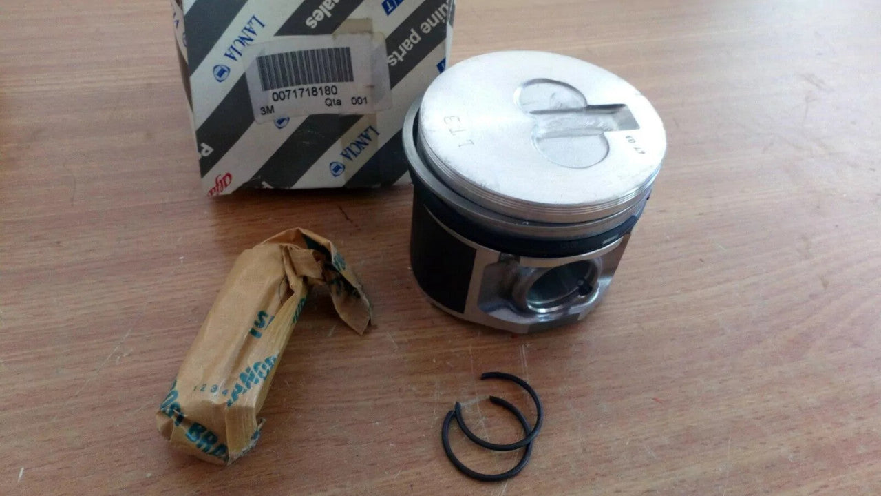 4x Pistons fits Fiat Palio Punto Siena Doblo Strada 71718180 Genuine View Front