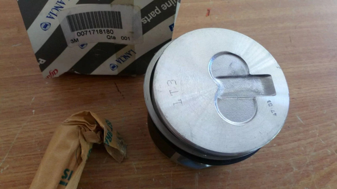 4x Pistons fits Fiat Palio Punto Siena Doblo Strada 71718180 Genuine View Rear