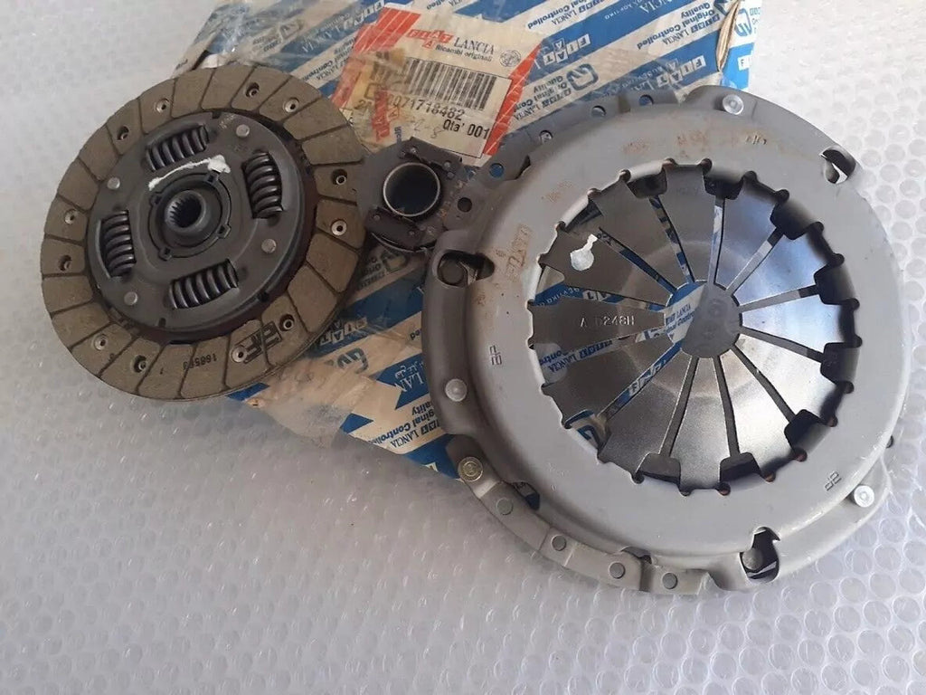 Clutch Kit fits Fiat Cinquecento Seicento Uno 71718482 Genuine View Front