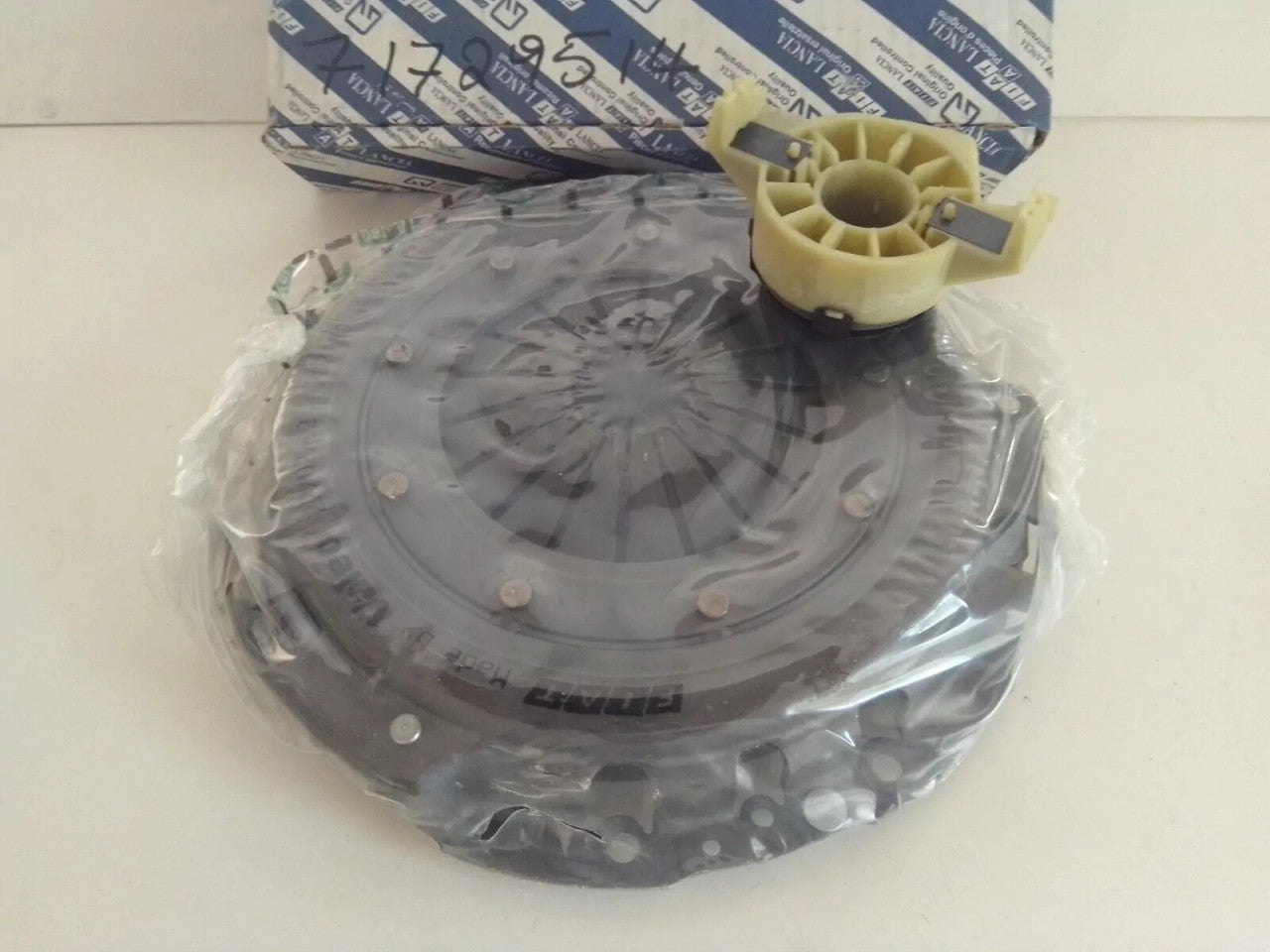 Clutch Kit fits Fiat Coupe Tipo Sport 16v 71729514 Genuine View Rear
