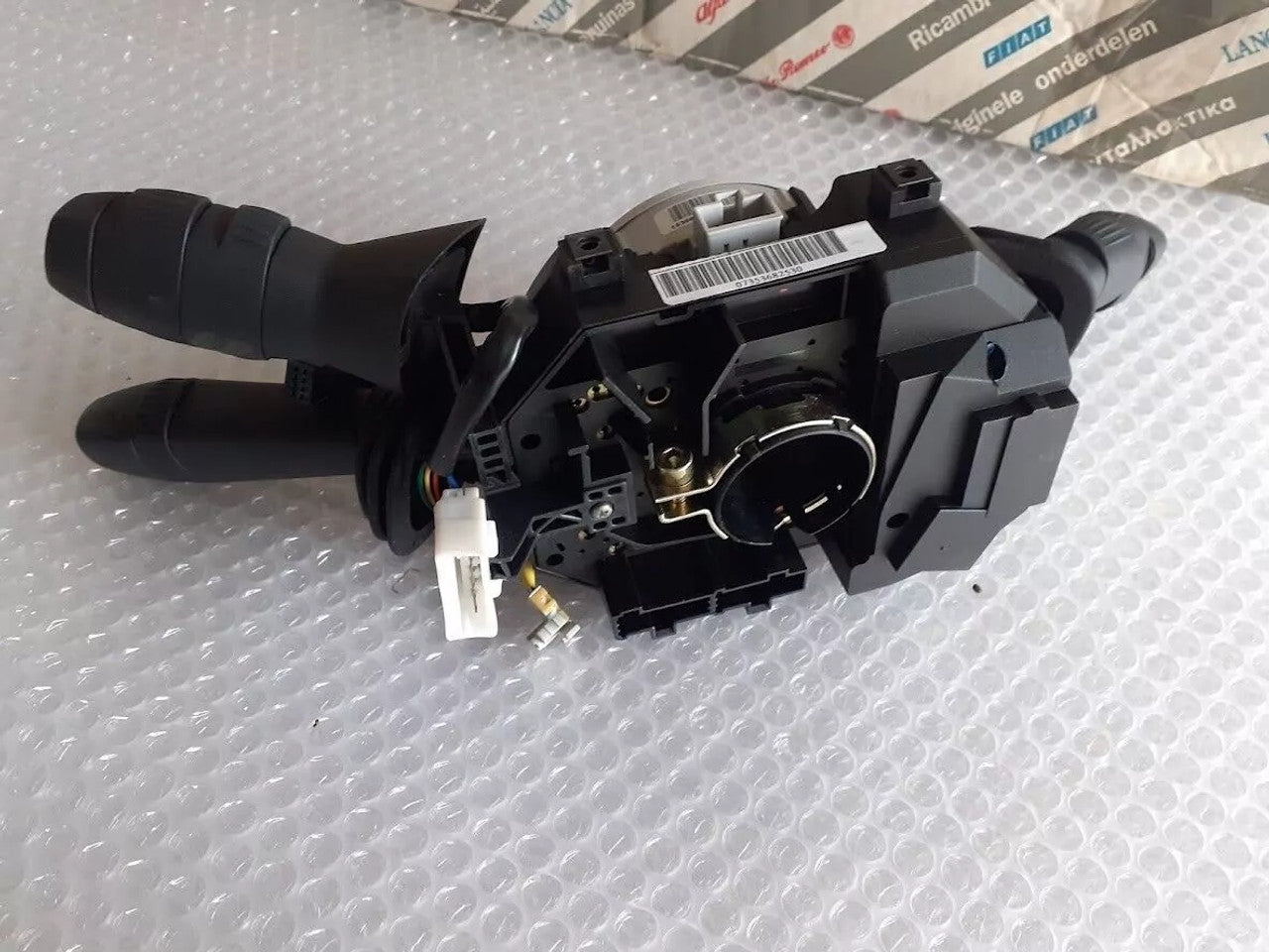 Steering Column Switch fits Fiat Stilo 735368253 Genuine View Close Up Right