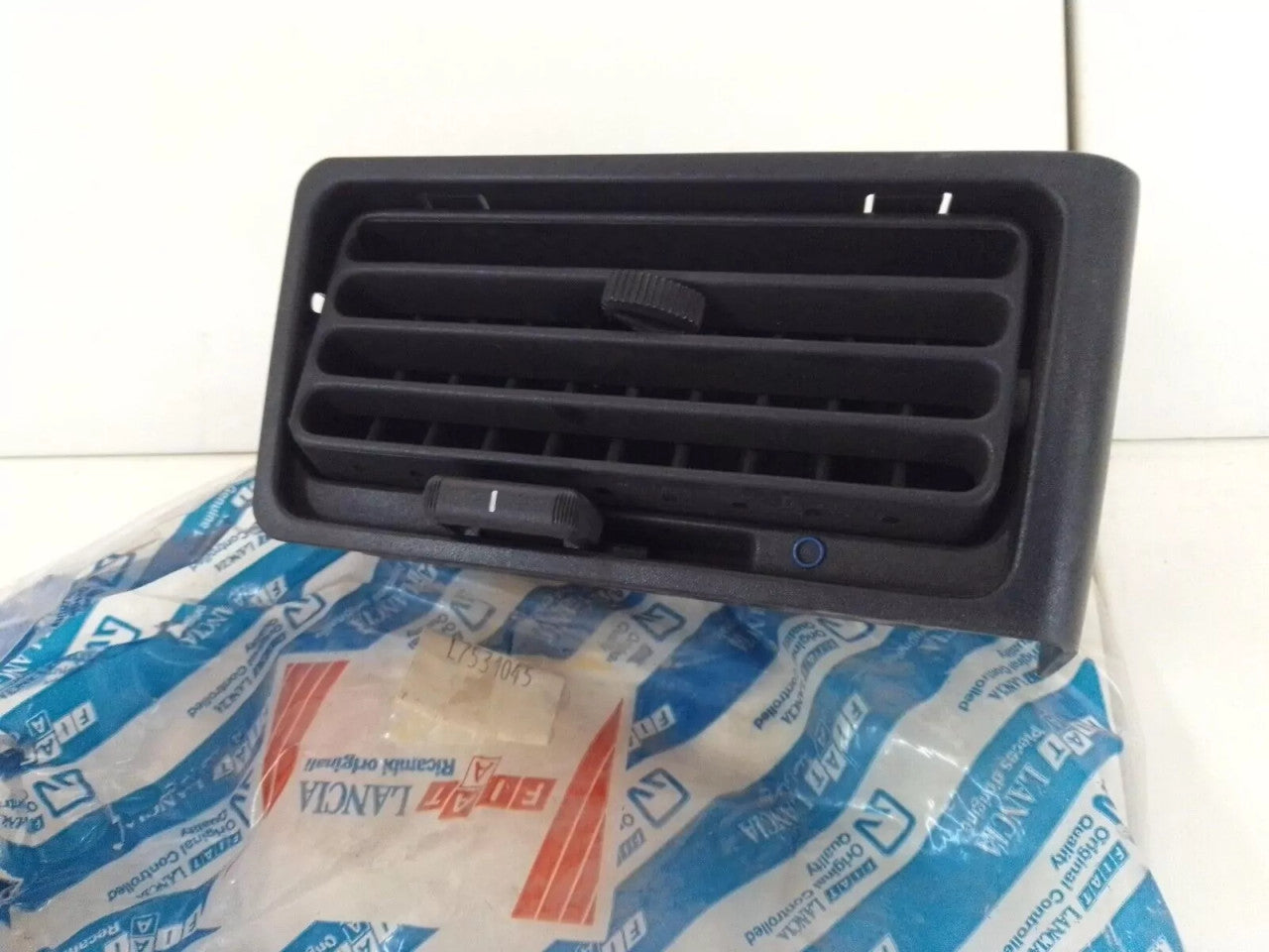 Air Vent fits Lancia Y10 Autobianchi 7531045 Genuine View Front