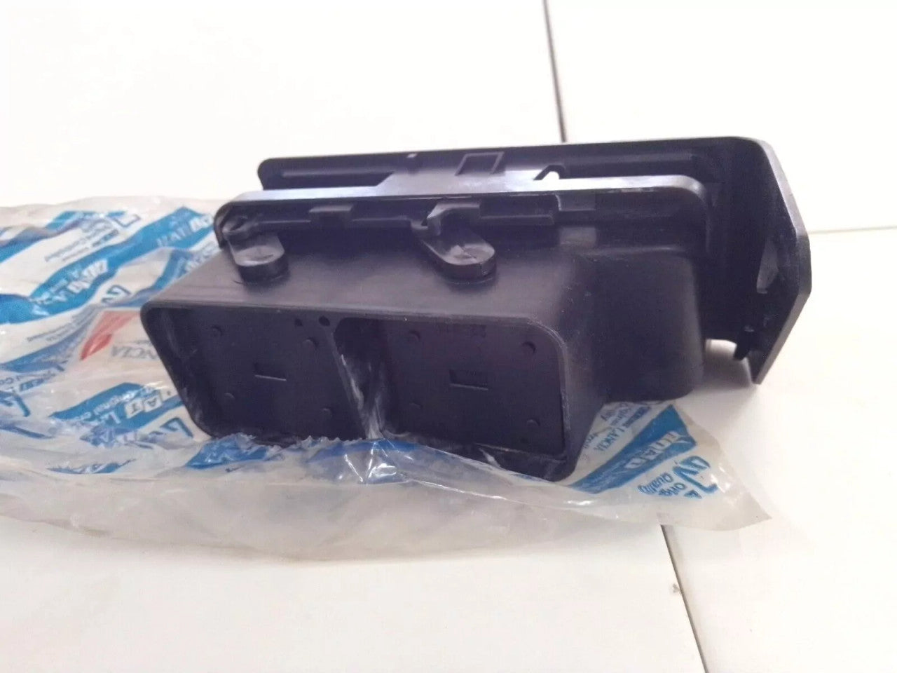 Air Vent fits Lancia Y10 Autobianchi 7531045 Genuine View Rear