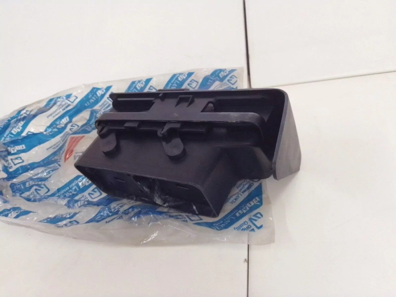 Air Vent fits Lancia Y10 Autobianchi 7531045 Genuine View Right