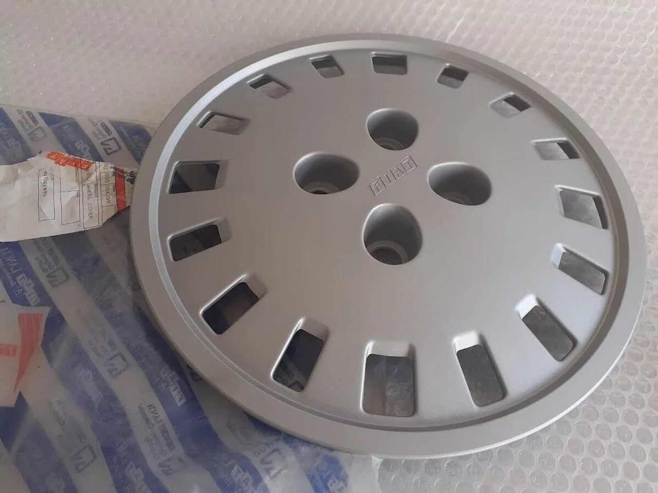 Wheel Hub Cap fits Fiat Duna Panda 4x2 2WD 7536573 Genuine View Front