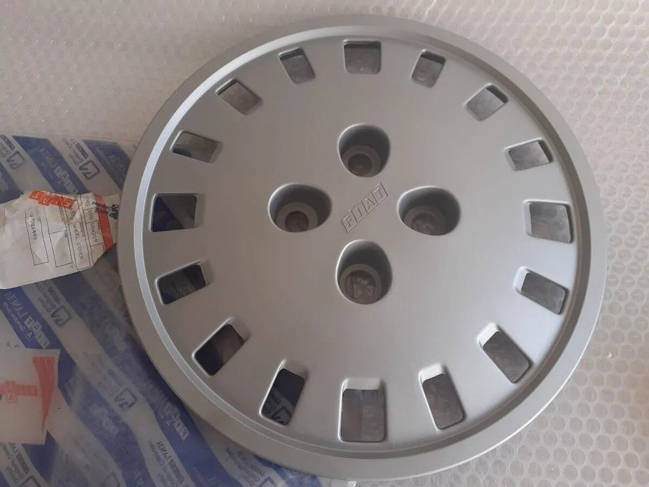Wheel Hub Cap fits Fiat Duna Panda 4x2 2WD 7536573 Genuine View Rear