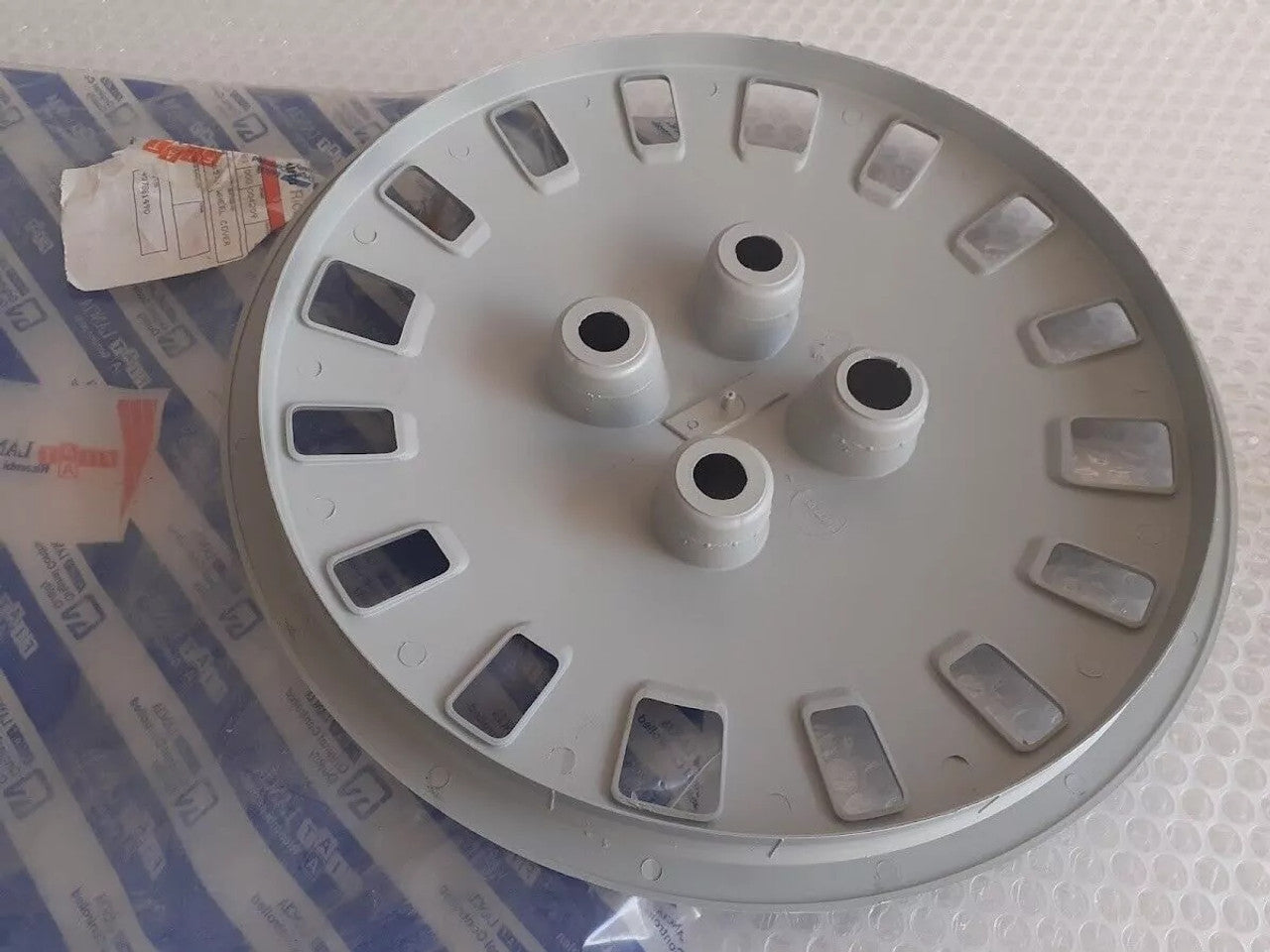 Wheel Hub Cap fits Fiat Duna Panda 4x2 2WD 7536573 Genuine View Right