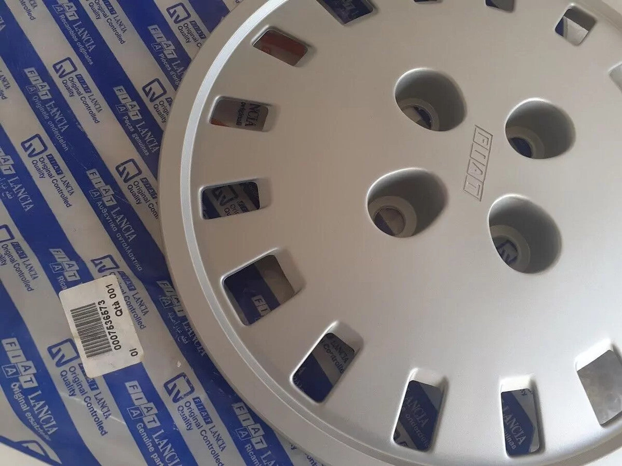 Wheel Hub Cap fits Fiat Duna Panda 4x2 2WD 7536573 Genuine View Left