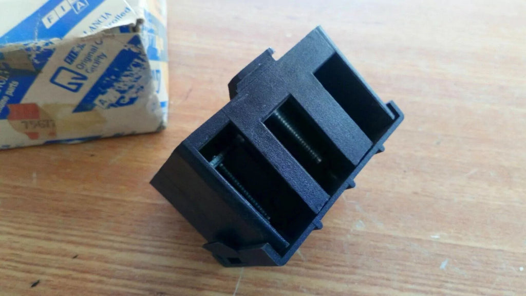 Power Socket fits Fiat Tipo Lancia Delta Evoluzione 7567209 Genuine View Right
