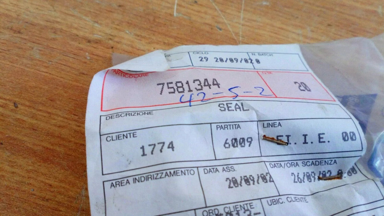 4x Valve Stem Seals fits Fiat Lancia Alfa Romeo 7581344 Genuine View Rear