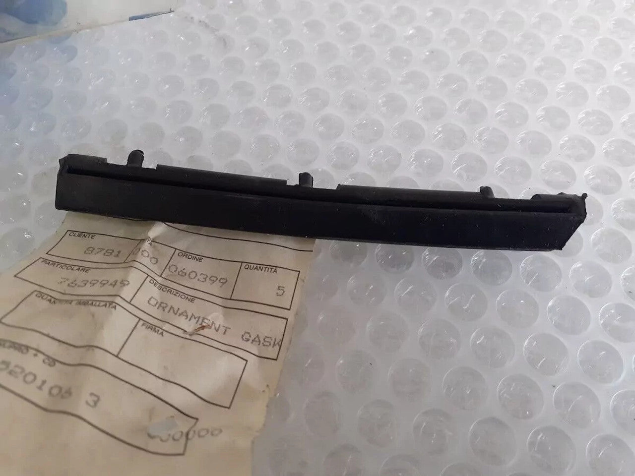 Gasket Front Grille Left fits Fiat Uno Turbo 7639949 Genuine View Rear
