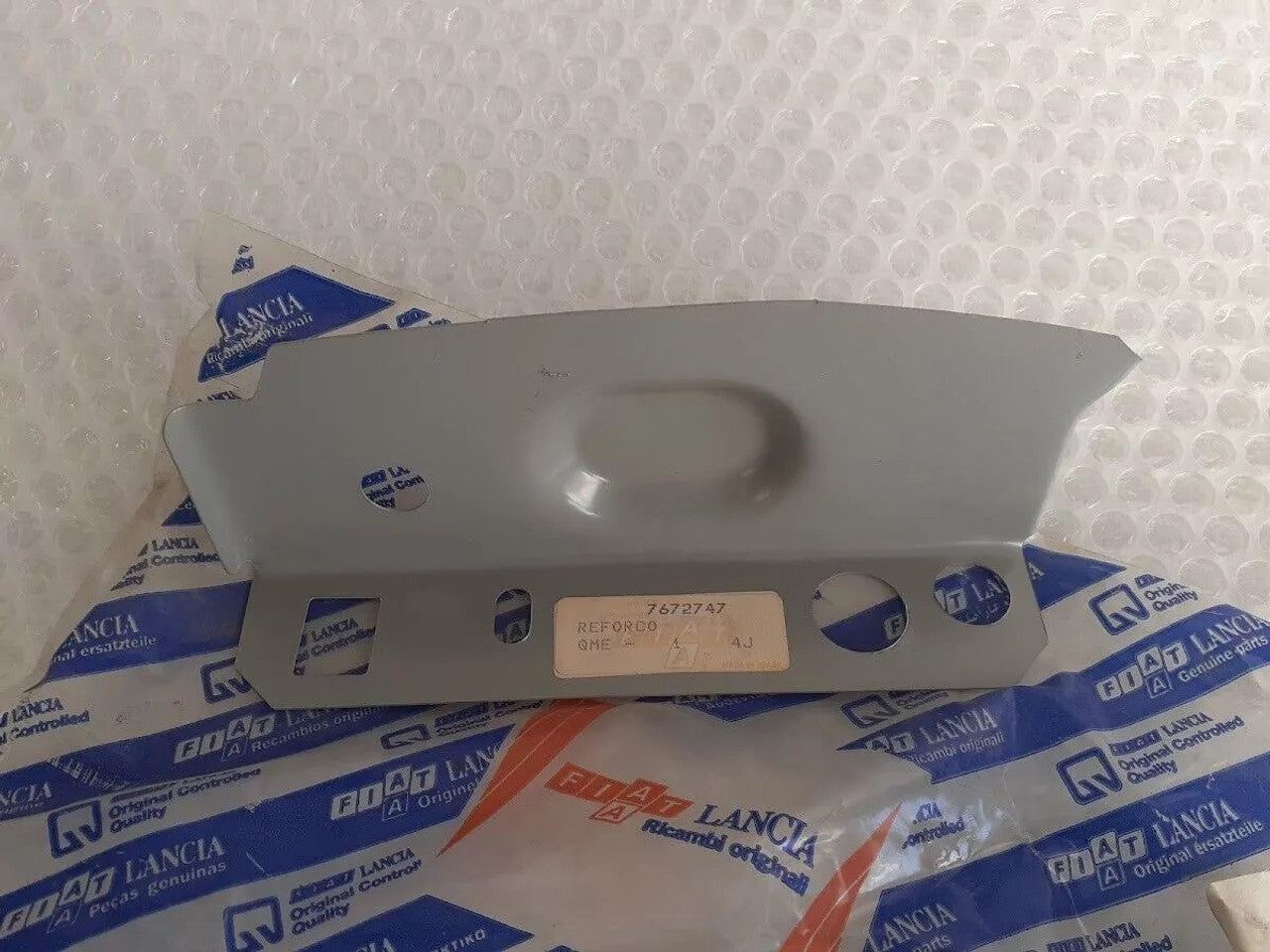 Bracket Front Right fits Fiat Duna Elba Uno Fiorino 7672747 Genuine View Front