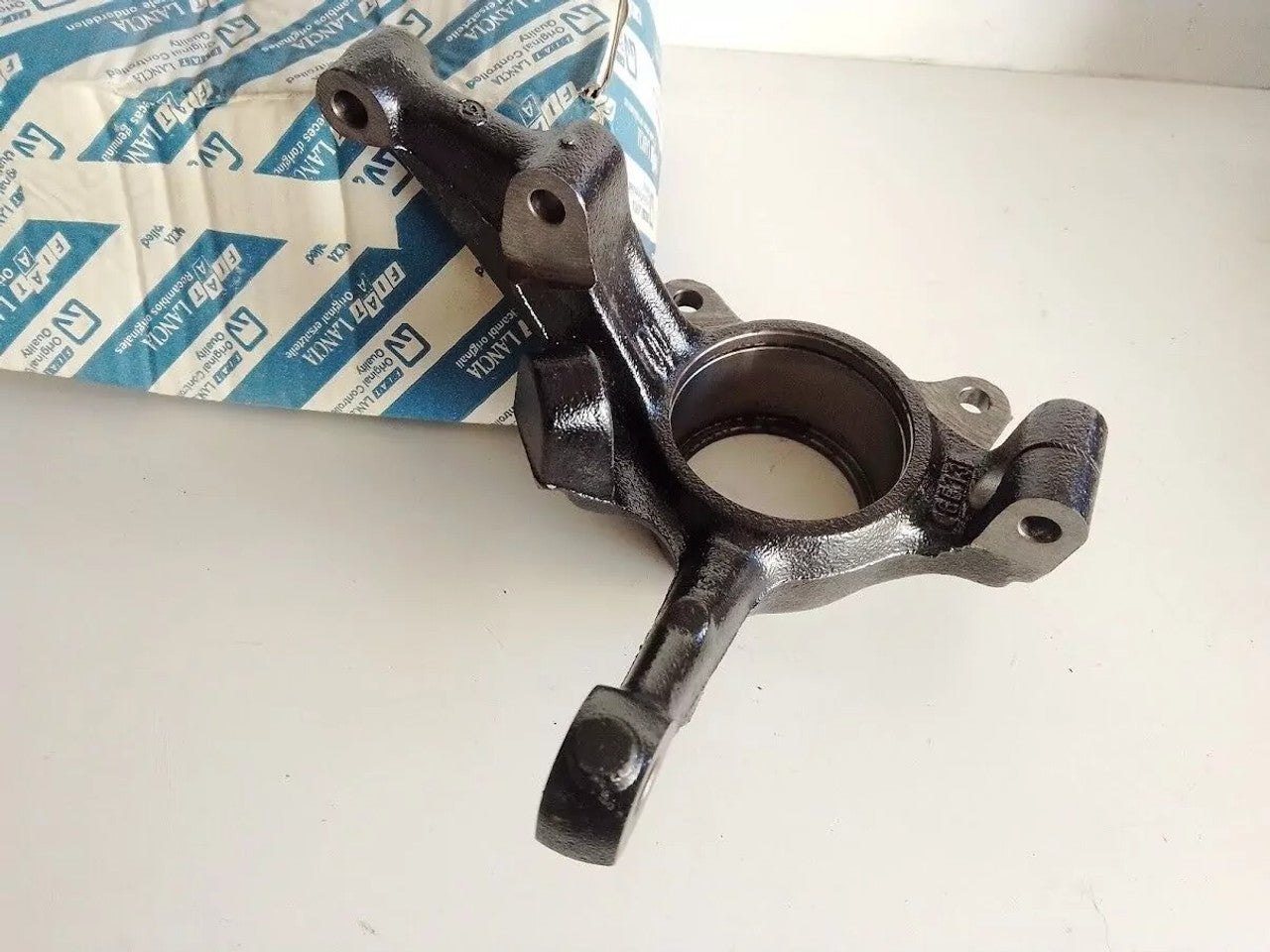 Steering Knuckle Left fits Fiat Tipo Sport Lancia Dedra Turbo 7707585 Genuine View Front