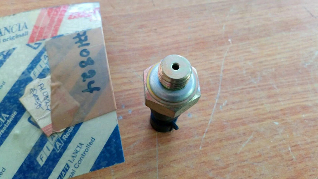 Oil Pressure Switch fits Fiat Panda Uno 7710824 Genuine View Right