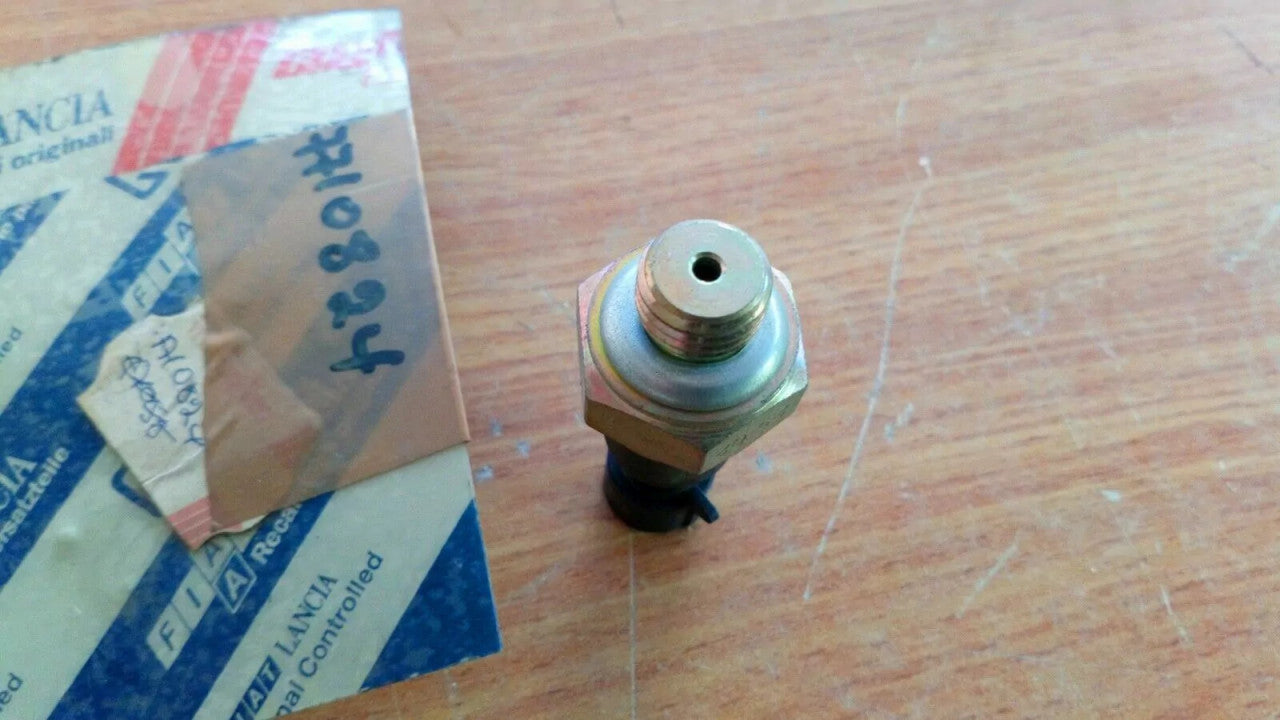 Oil Pressure Switch fits Fiat Panda Uno 7710824 Genuine View Right