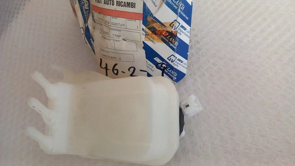 Brake Master Cylinder Reservoir Tank fits Fiat Tipo Lancia Dedra Integrale 7716045 View Right