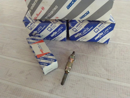 2x Glow Plug fits Fiat Strada Palio Siena 7735920 0100226185 Genuine View Rear