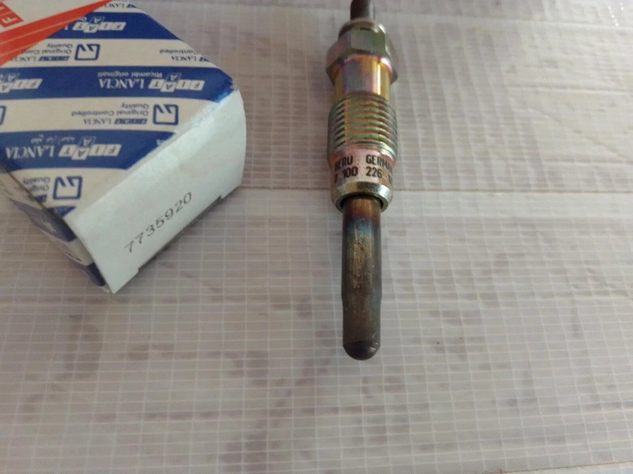 2x Glow Plug fits Fiat Strada Palio Siena 7735920 0100226185 Genuine View Right