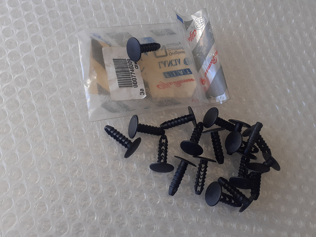 18x Clip fits Fiat Uno Turbo Alfa Romeo 145 146 156 7740309 Genuine View Front