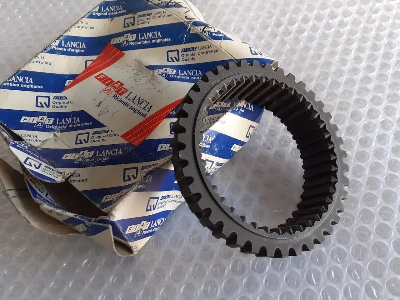 Transmission Hub Sleeve fits Fiat Coupe Lancia Kappa Thema Alfa Romeo 155 164 7796954 View Rear