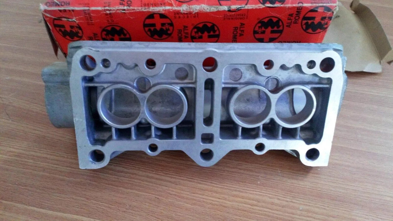 Camshaft Housing Right fits Alfa Romeo 33 Alfasud Sprint 8v 795086 Genuine View Front