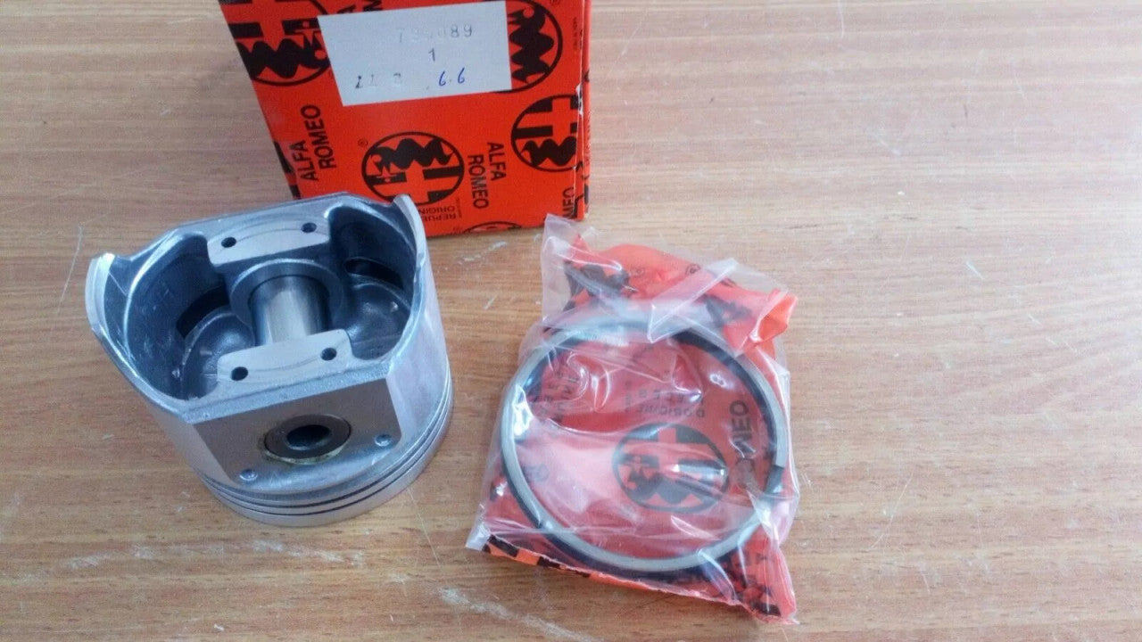 4x Pistons fits Alfa Romeo Alfasud 795089 Genuine View Right