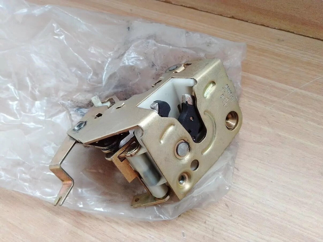 Door Lock Rear Right fits Opel Vauxhall Ascona C Senator Rekord 7997424 Genuine View Front