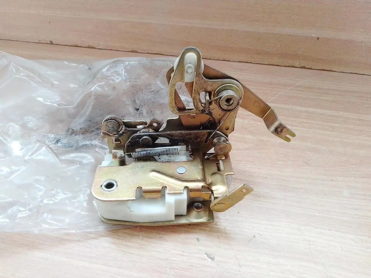 Door Lock Rear Right fits Opel Vauxhall Ascona C Senator Rekord 7997424 Genuine View Rear