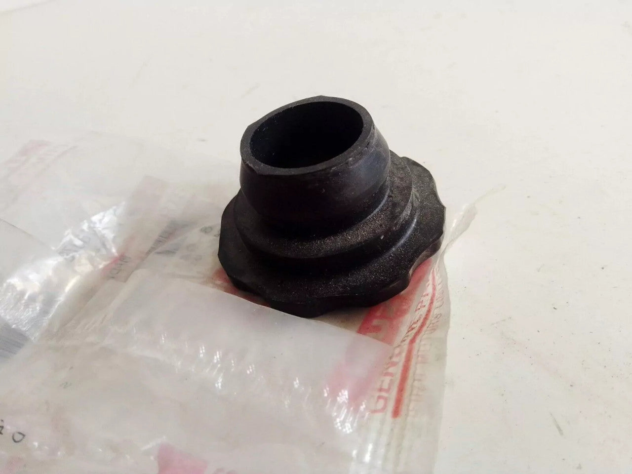 Oil Filler Cap fits Isuzu NPR NQR ELF Truck Pickup LUV NHR WFR Opel Euromidi 8-94109-791-0 View Rear