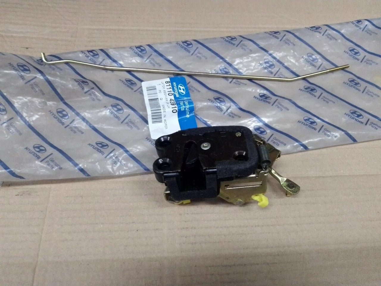 Door Lock Front Left fits Hyundai Porter H100 8111043910 Genuine View Front