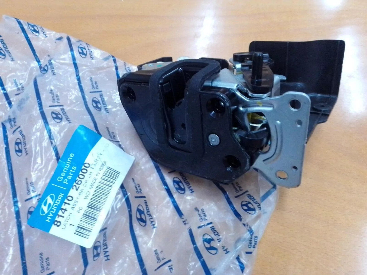 Door Lock Rear Left fits Hyundai Santa Fe 81410-26000 Genuine 8141026000 View Front