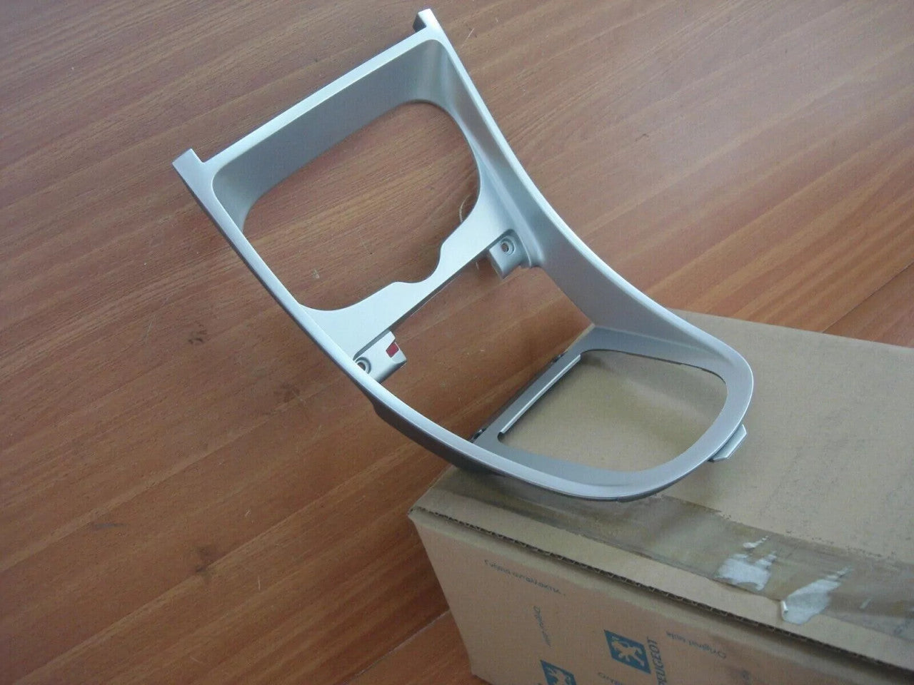 Centre Console Face Plate fits Peugeot 307 8211EA Genuine View Rear