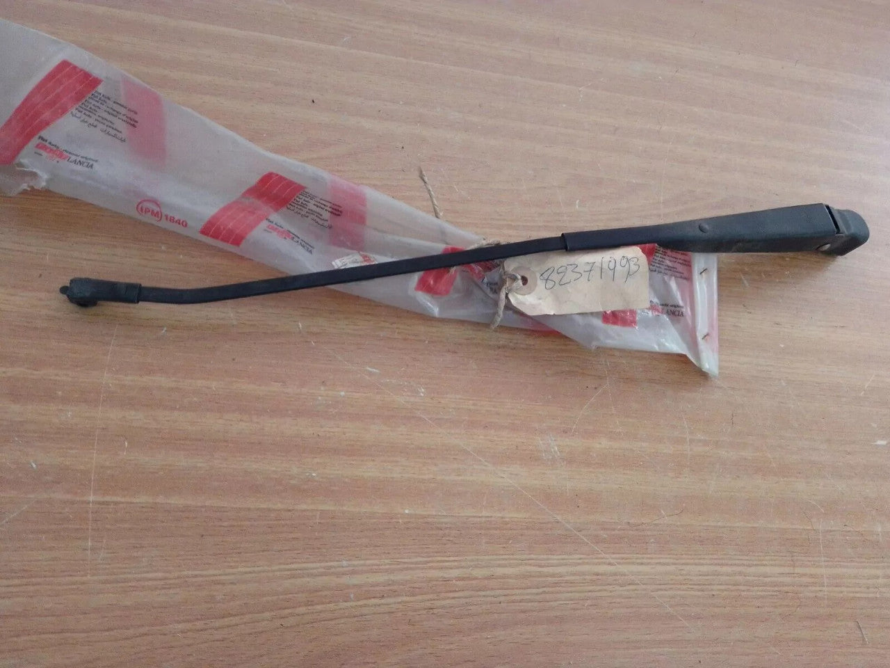 Wiper Arm fits Lancia 82371993 2371993 Genuine View Front