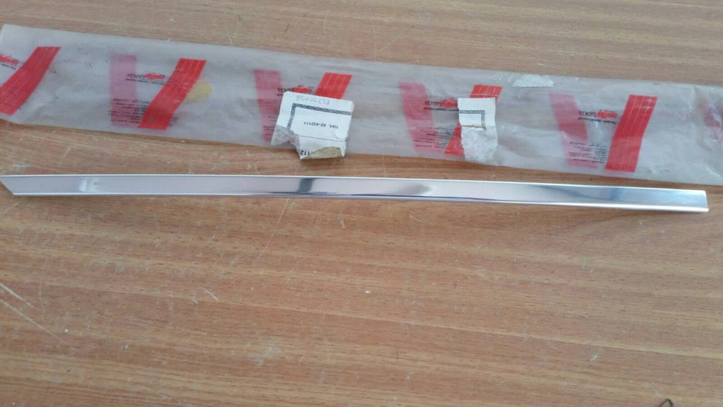 Front Door Molding Left fits Lancia Delta 82400637 Genuine View Front