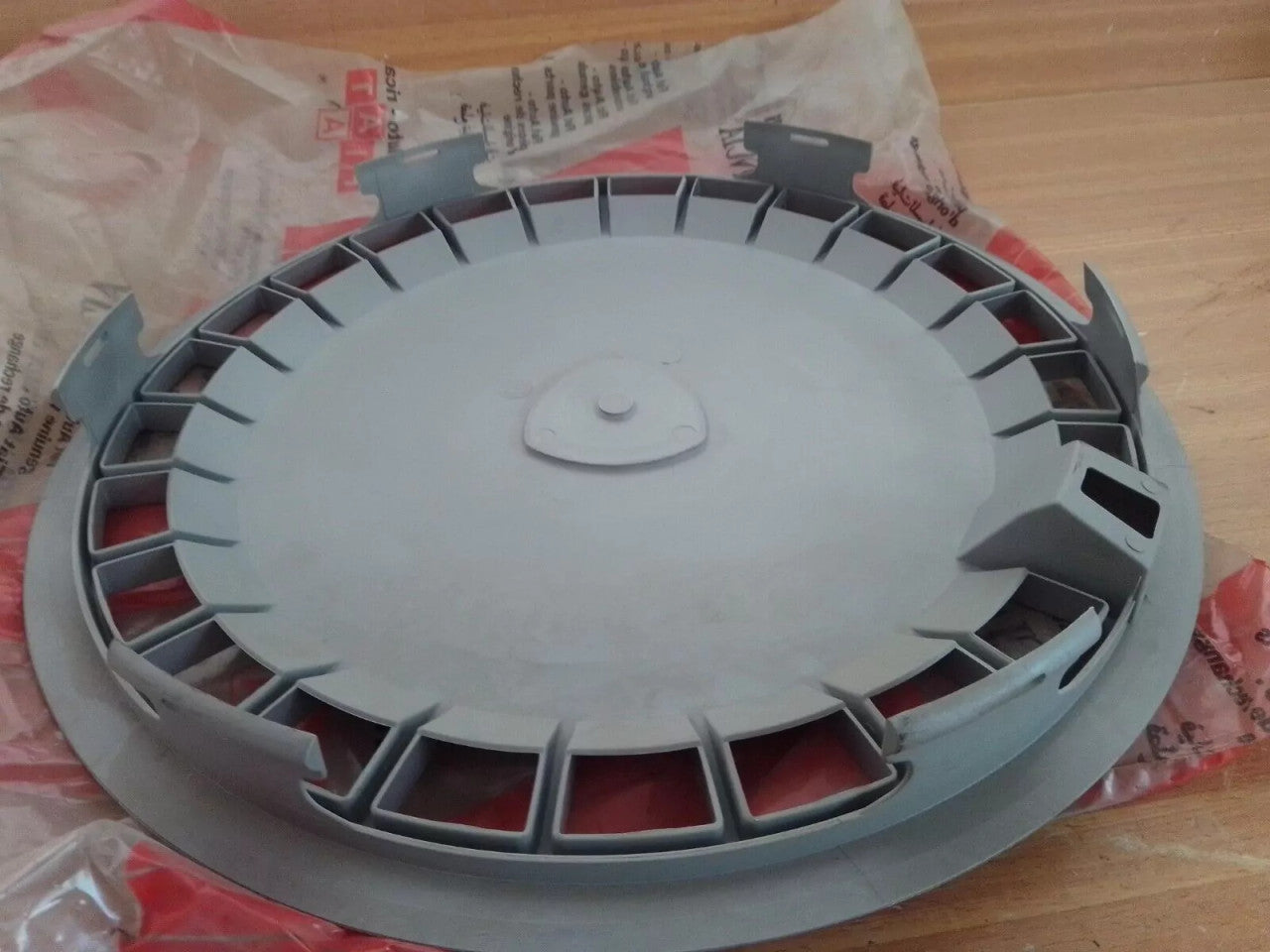 Wheel Hub Cap fits Lancia Thema Dedra 82405165 Genuine View Right