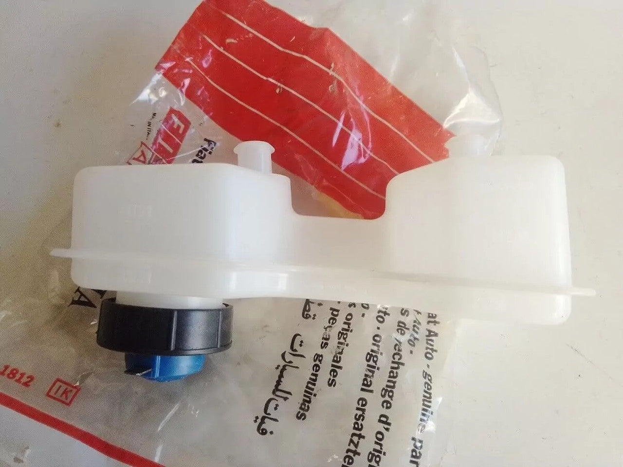 Brake Master Cylinder Reservoir Tank fits Lancia Delta Prisma 82406922 Genuine View Rear
