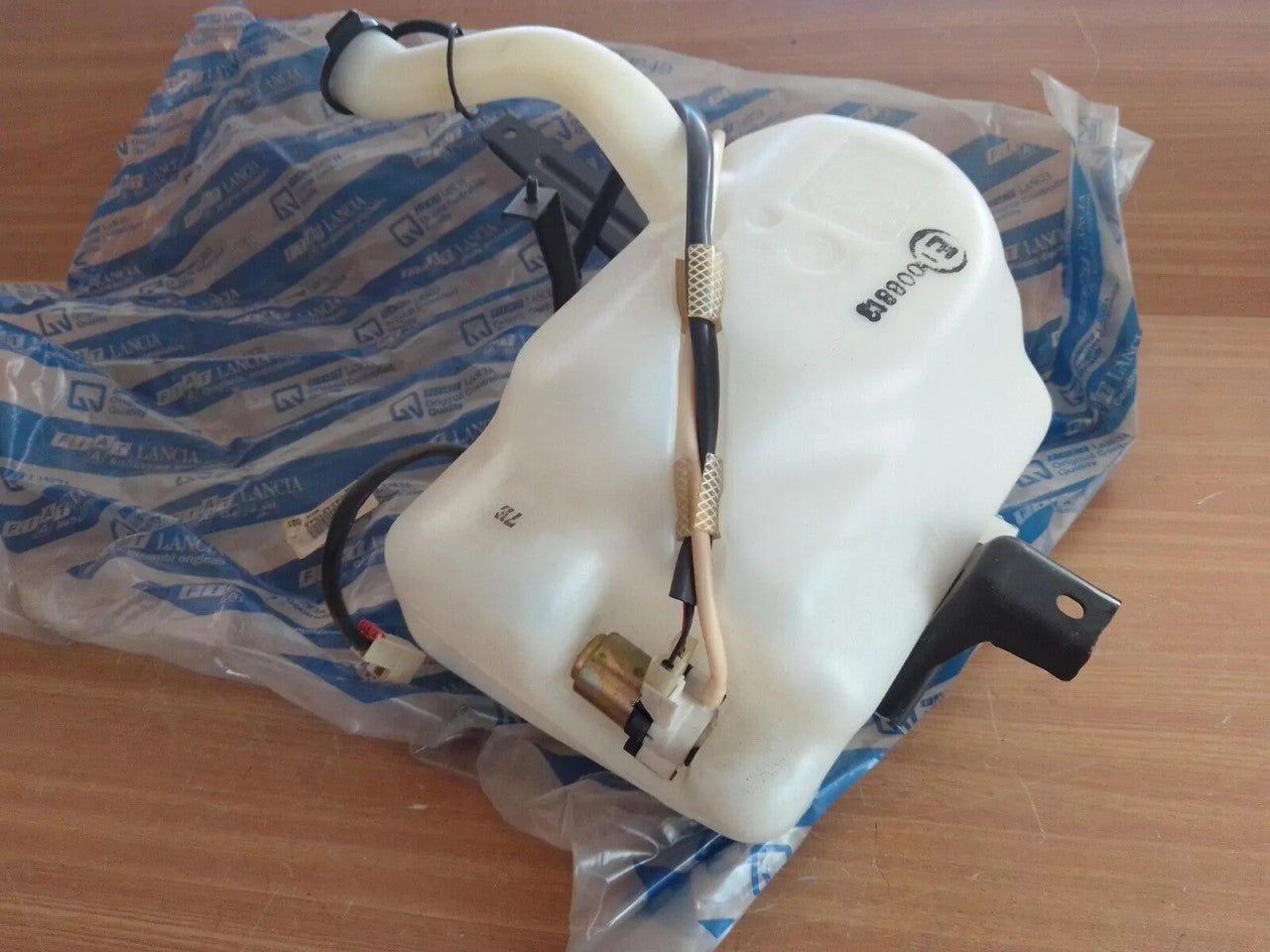 Wipers Reservoir Tank fits Fiat Croma 82421548 Genuine View Front