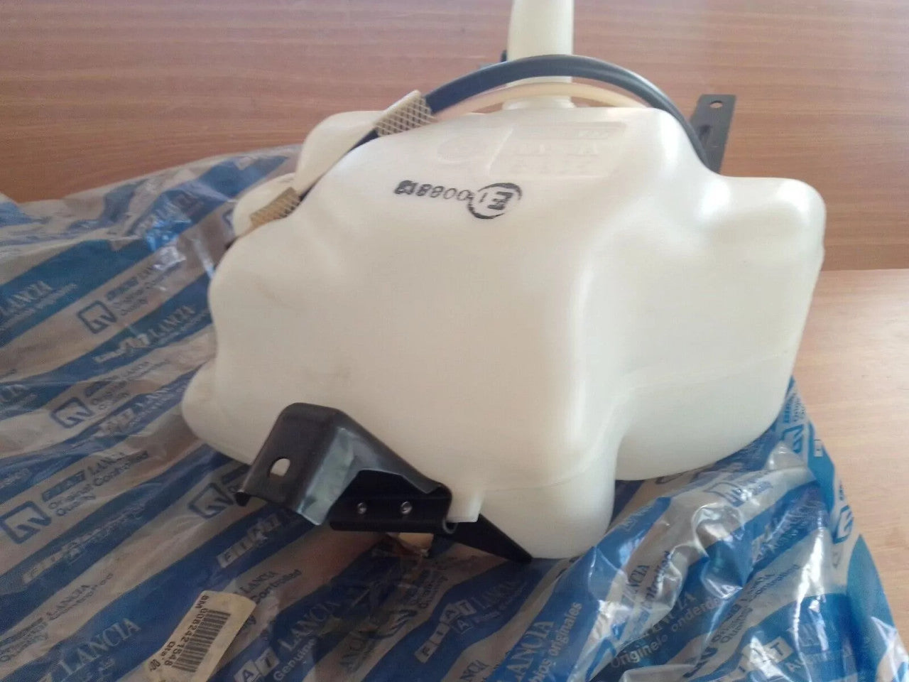 Wipers Reservoir Tank fits Fiat Croma 82421548 Genuine View Right